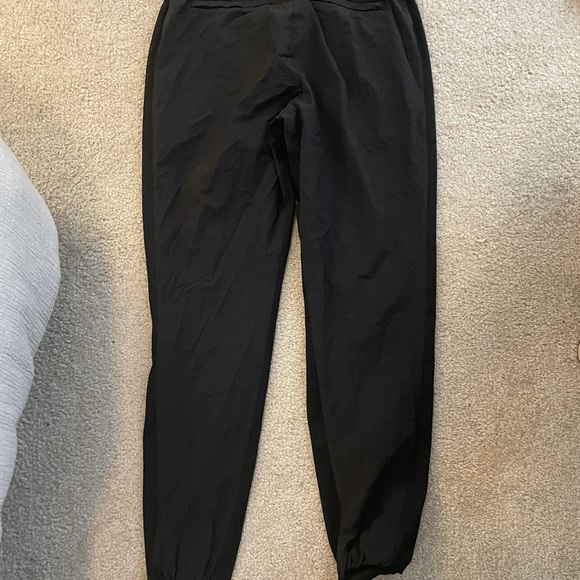 Athleta Textured Brooklyn Jogger Black Size 0 but fits size 2/4 - Picture 3 of 10